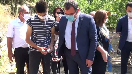 TÜBİTAK Başkanı Mandal genç kaşifi köyünde ziyaret etti