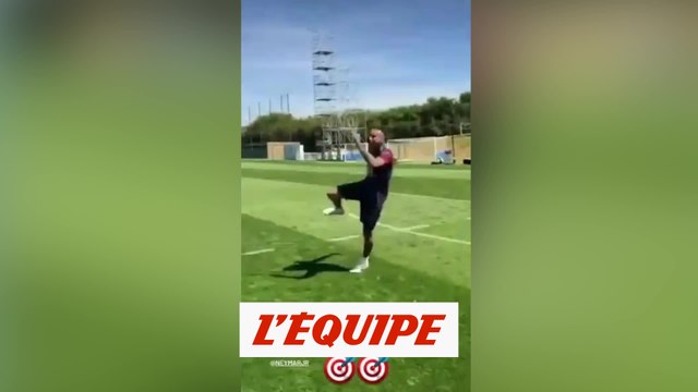 La pépite de Neymar sur coup franc - Foot - WTF