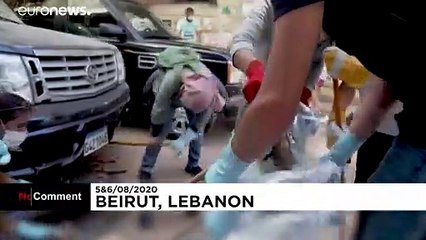 Volunteers help in clear-up after deadly Beirut blast