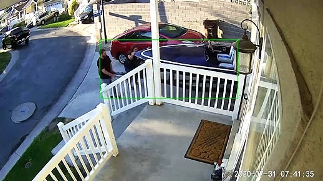 Tirer un bateau sur une remorque à la main n'est pas si simple