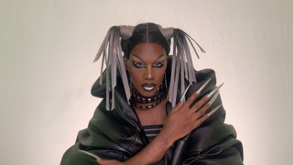 We're Gagging Over Ruby Fox's Look // This Metallic Smoky Eye Is Everything