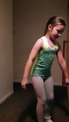 Sophia Isabella Fazendo Ginástica  Parte  3