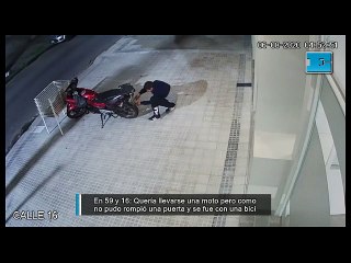 En 59 y 16: Quería llevarse una moto pero como ​​​​​​​no pudo rompió una puerta y se fue con una bici