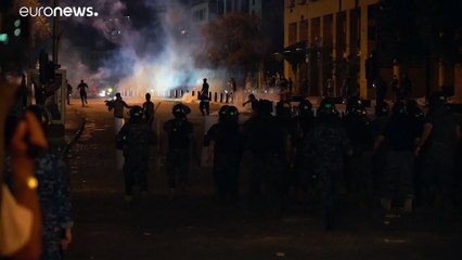 في أول تحرك بعد انفجار المرفأ.. مواجهات بين محتجين وقوات الأمن ببيروت