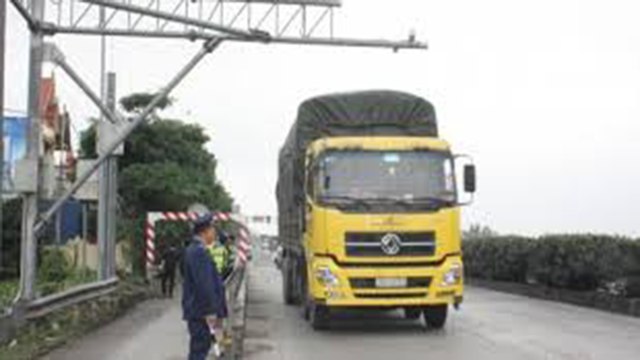 Áp dụng cân tự động xử phạt nguội xe quá tải | VTC