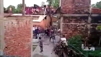मामूली से विवाद के चलते दो पक्षों में चले लाठी डंडे और पत्थर