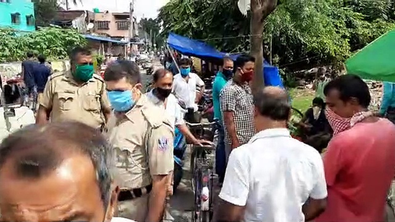 ৬-৭ জনের মহামারী! এলাকা এখন “কন্টেনমেন্ট জোন”