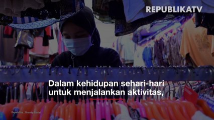 Aktivitas jual beli di pasar.