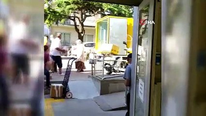 Paketleri fırlatan kargocunun görüntüleri isyan ettirdi