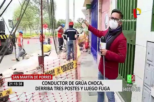 San Martín de Porres: Conductor de grúa choca, derriba tres postes y luego fuga