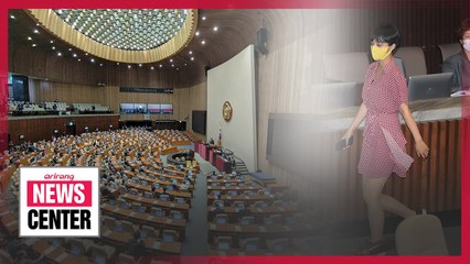 S. Korea's youngest lawmaker challenges old practices at National Assembly with "pink dress"