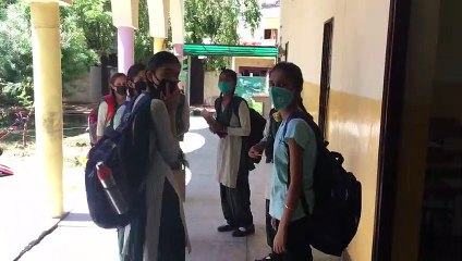 মহামারী কিন্তু তাতে কী? চলছে স্কুল!