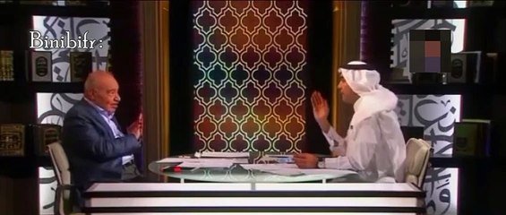 د محمد شحرور ( لقطة طريفة مع علم نافع )