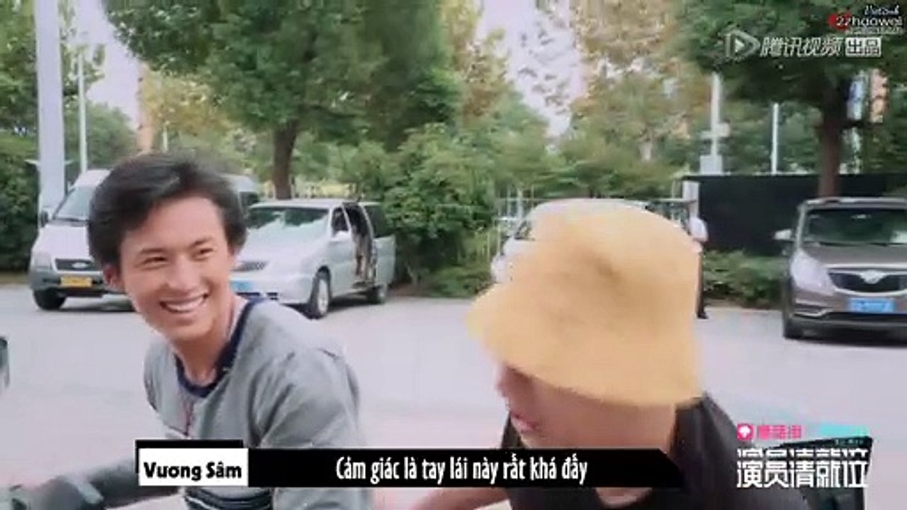#DiễnViênMờiVàoChỗ #NgoàiLềTập10 #8 《ANH》 Triết Hạn lái xe đưa Vương Sâm đi hóng gió, Vương Sâm trình diễn thời trang dép thò ngón hết hồn [2zhaoweiVietSub]