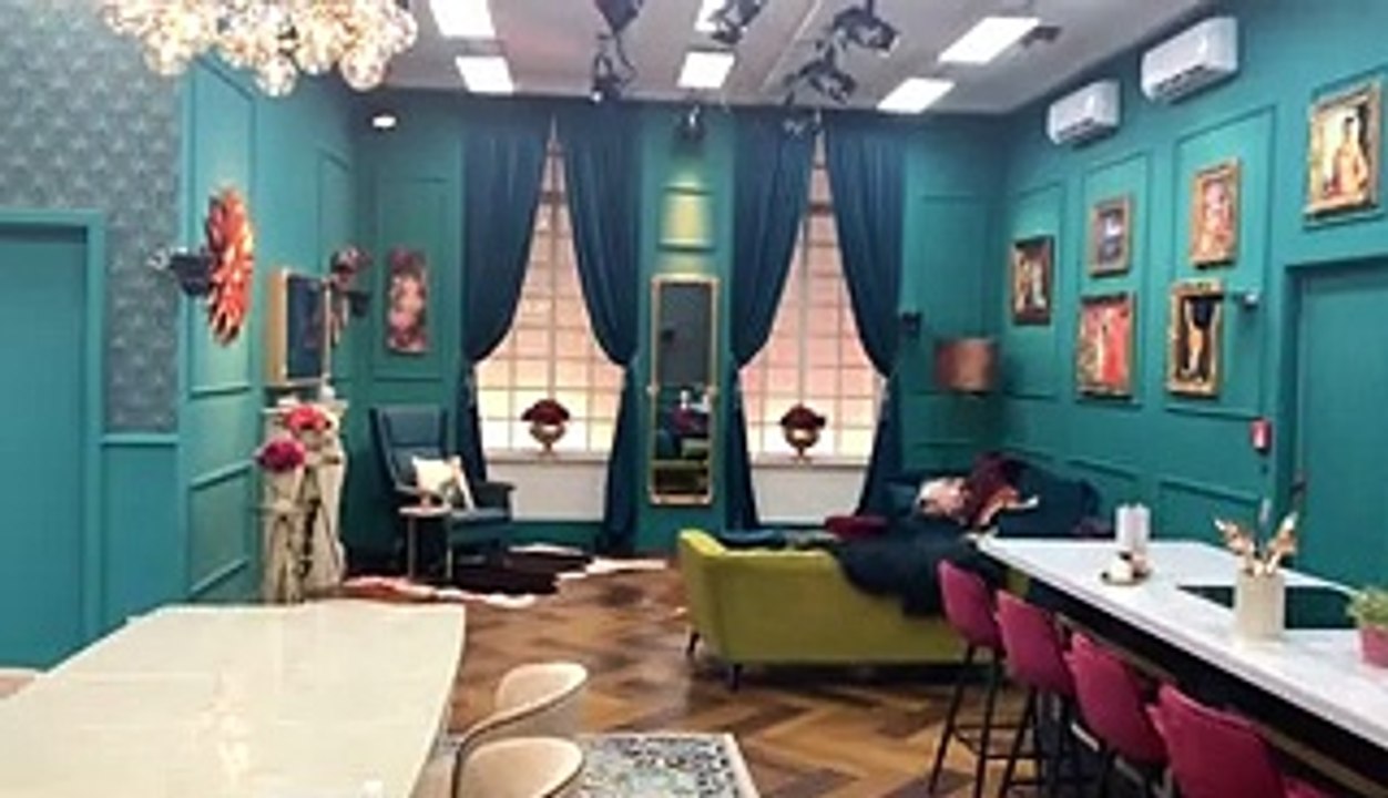 Promi Big Brother 2020: Rundgang durch das neue 'Märchenschloss'