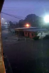 Intensos chubascos afectan a habitantes de El Rosario, Sinaloa