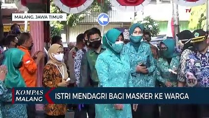 Istri Mendagri Tito Karnavian Bagi Masker ke Warga Malang