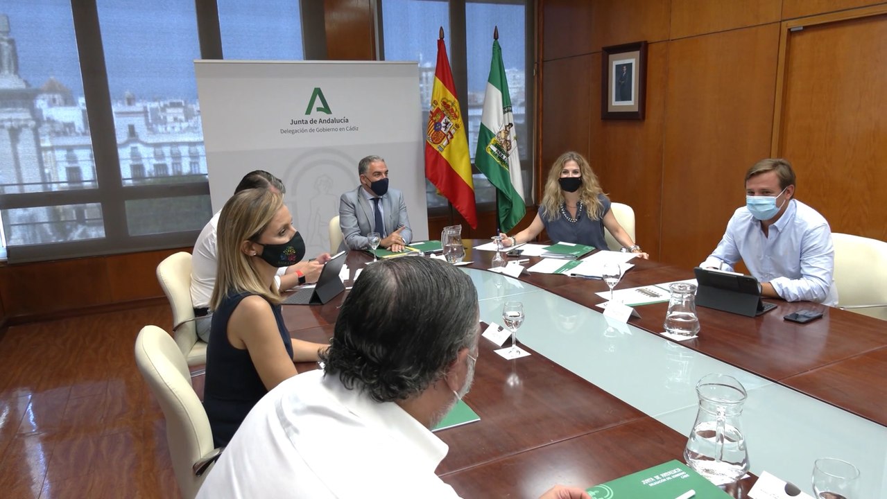 Bendodo se reúne con los delegados del Gobierno de la Junta