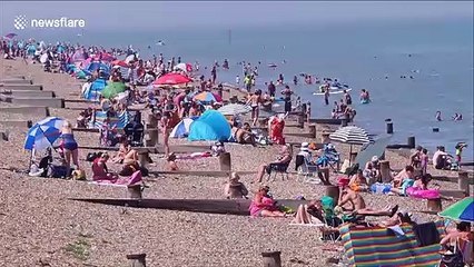 August heatwave sees Britons flock to beach in Kent