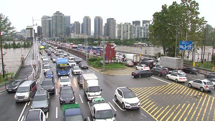 서울 도심 '침수 통제' 이틀째...꽉 막힌 출근길 / YTN