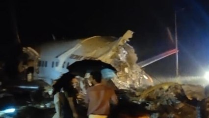 Video herunterladen: Kerala: BJP KJ Alphons speaks on Air India plane crash