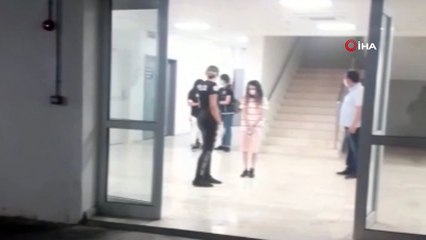 Antalya’da turizm ataşesi, yabancı uyruklu kadınların gazabına uğradı