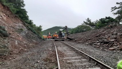 폭우로 전국 곳곳 열차 운행 중단...복구 작업 차질도 / YTN