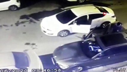 İstanbul’da maskeli hırsızların teyp hırsızlığı kamerada