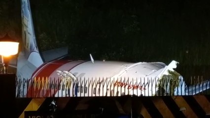 Ascienden a 18 los muertos tras salirse de la pista un avión en el sur de India