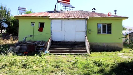 Varto’da genç çiftçi, kiraladığı ahır satılınca hayvanları ile birlikte dışarıda kaldı