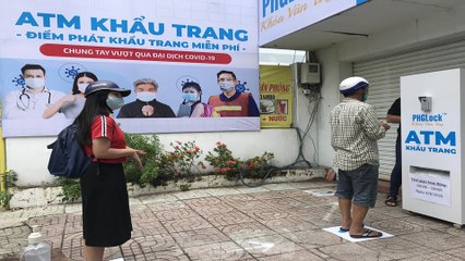 "ATM khẩu trang"miễn phí cứu cánh cho người lao động | VTC