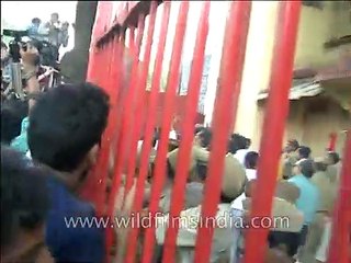 Sanjay Dutt gets out of jail on bail