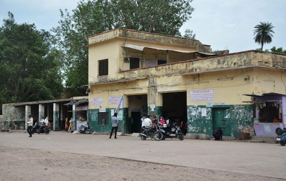 Bundi bus stands