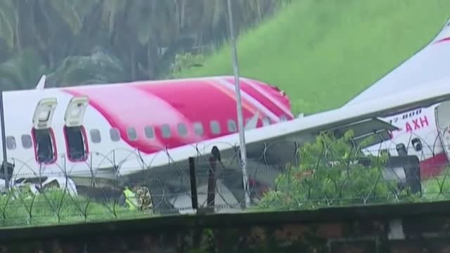 Al menos 18 muertos y más de 100 heridos tras estrellarse un avión en la India