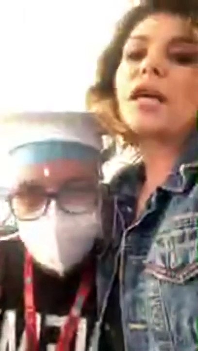 Itati Cantoral en camerinos maquillandose para grabaciones La mexicana y el guero instagram live (08.08.2020)