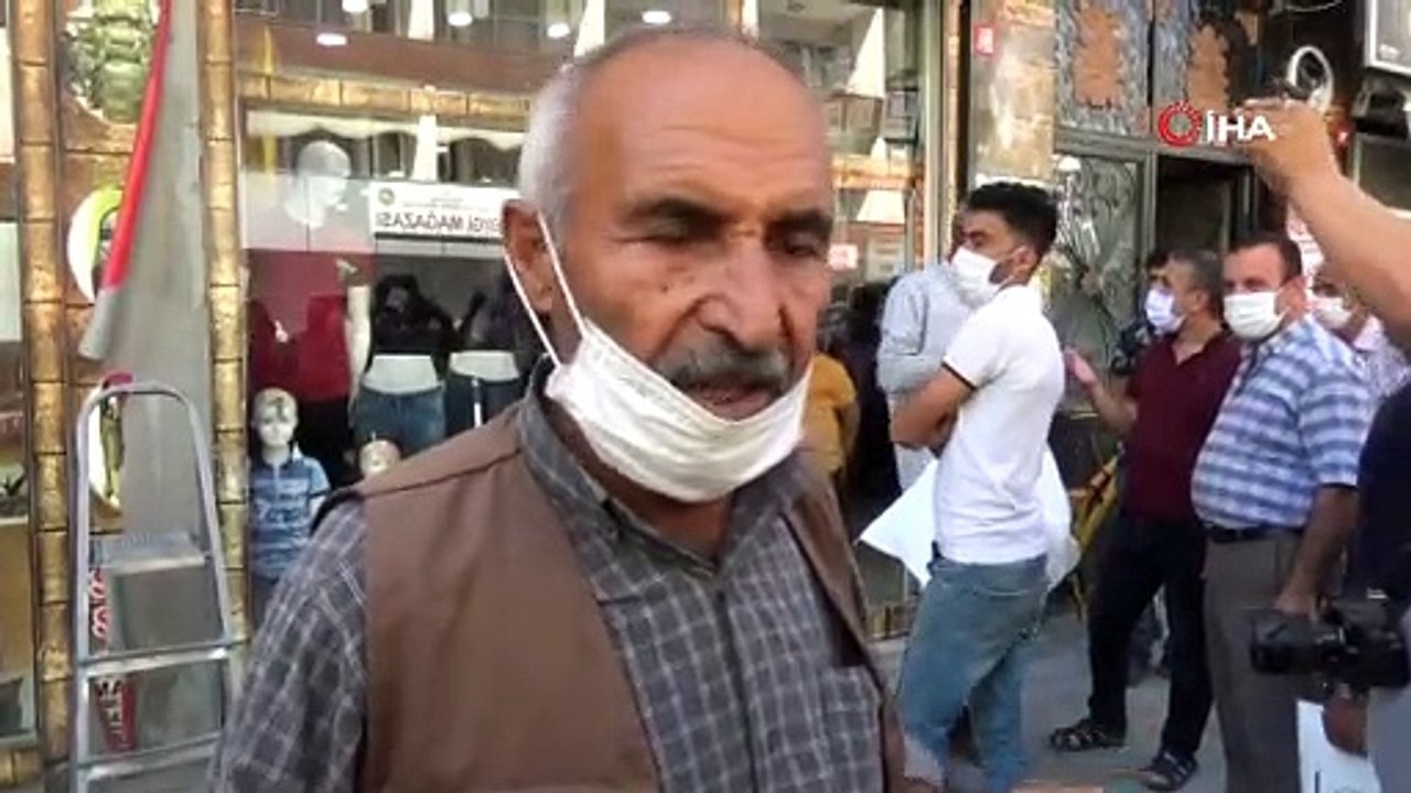 Hakkaride arı kolonisi çarşı merkezine indi