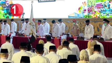 Télécharger la video: [Top3News] Prabowo Ketum Gerindra Lagi l Ibas Kritik Jokowi l Rilis Gilang Fetish Kain Jarik