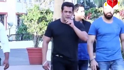 Salman বাজে সিদ্বান্ত নিচ্ছে! খেপলো ভক্তরা! Prabash খুশি না শুটিং নিয়ে! Aamir এর ছেলে বলিউডে পা?