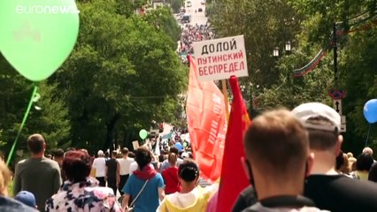 Thousands rally against Putin for fifth Saturday in a row