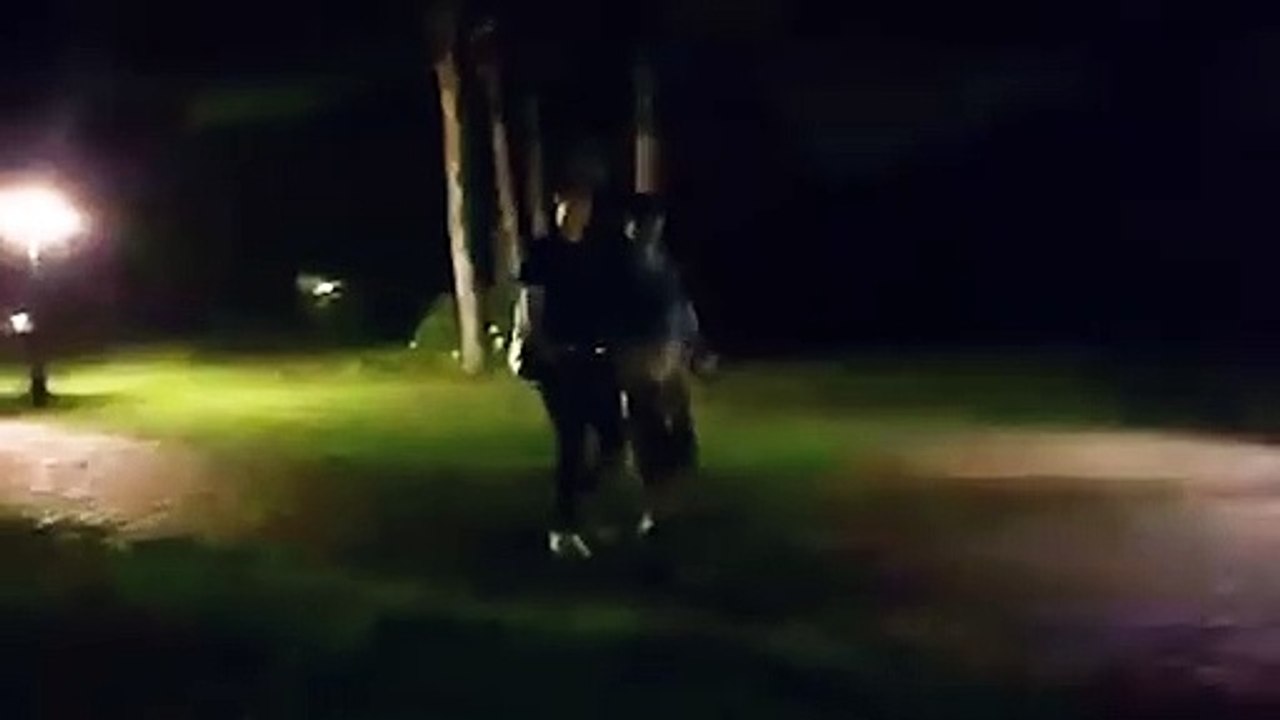 Matt Liu và Hương Giang tiếp tục nắm tay đi dạo buổi tối tại Đà Lạt