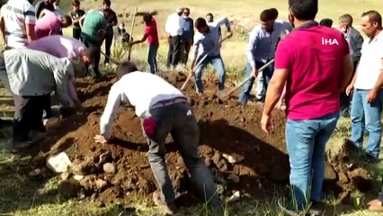 Trafik kazasında hayatını kaybeden gelin son yolculuğuna uğurlandı