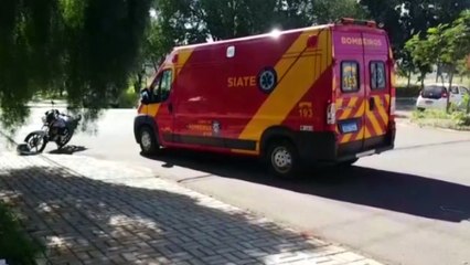 Entregador fica ferido em acidente no Bairro Country