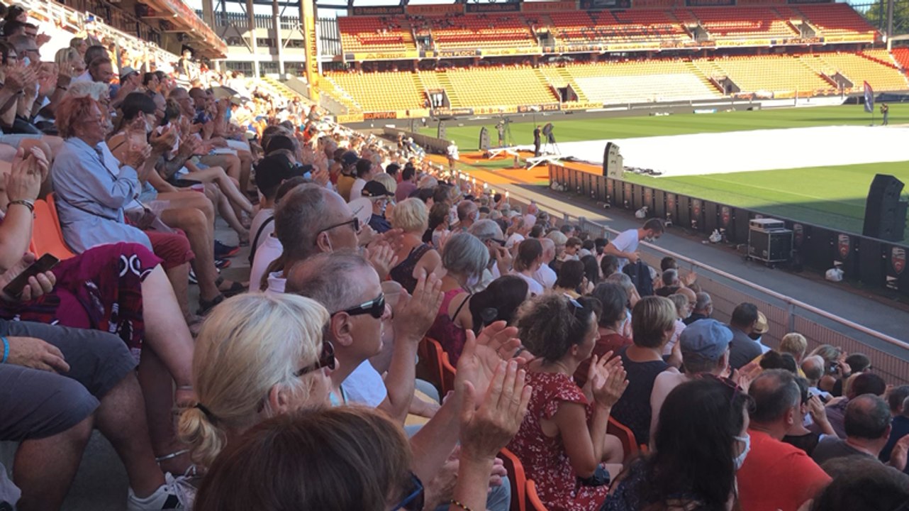 Le Bagad de Locoal Mendon quitte la scène