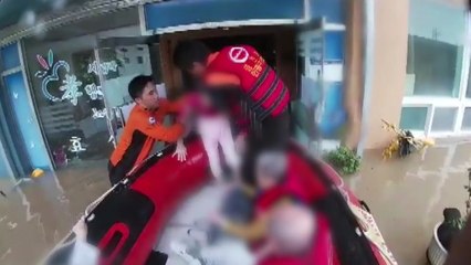 전남 나주 요양원에 고립된 30여 명 3시간여 만에 구조 / YTN