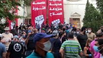 Manifestantes en Beirut asaltan brevemente varios ministerios