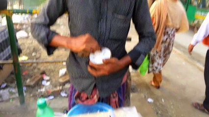 Coconut Puffed Rice Mixed ( নারিকেল মুড়ি মাখা ) - Street Food
