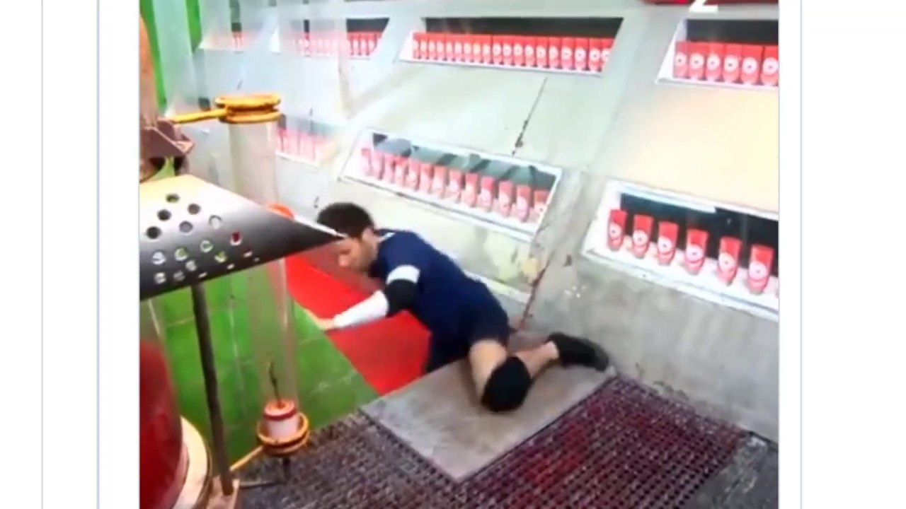 #FortBoyard la séquence culte de Vianney dans l’épreuve de la ketchuperie de "Fort Boyard 2020" : "Vianney, tu peux venir faire la sauce tomate chez moi quand tu veux !"