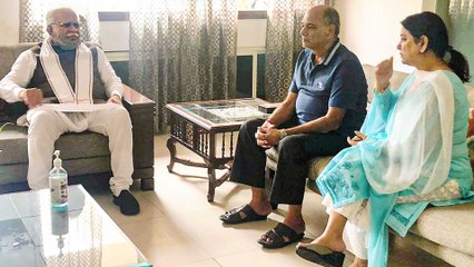 NonStop: Sushant's father and sister meet Haryana CM Khattar