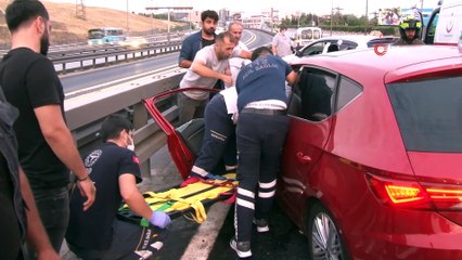 Sefaköy E-5’te otomobil bariyerlere çaptı: 2 yaralı