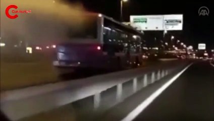 Yolcu otobüsü alev aldı, sürücü yoluna devam etti